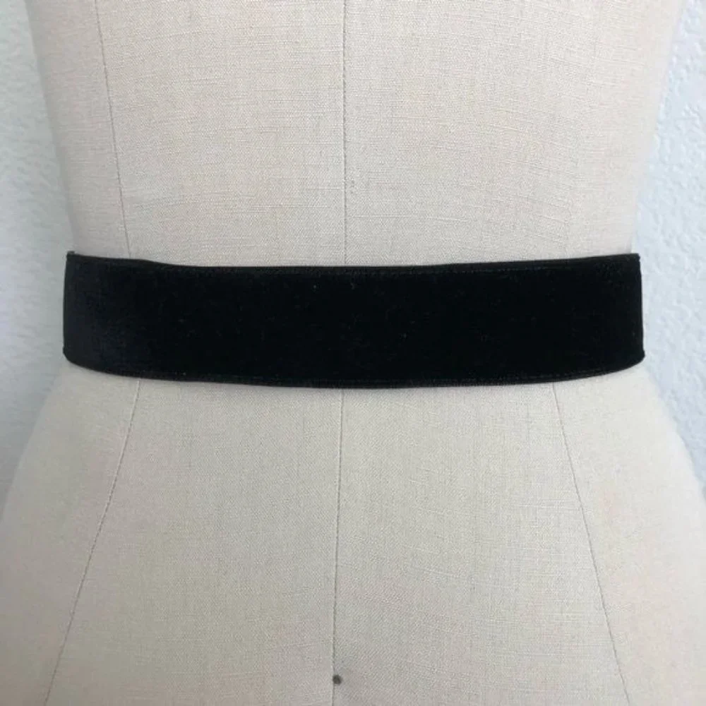 Louis Vuitton Velvet Leather Backed Branded Logo Buckle Belt - Picture 10 of 11